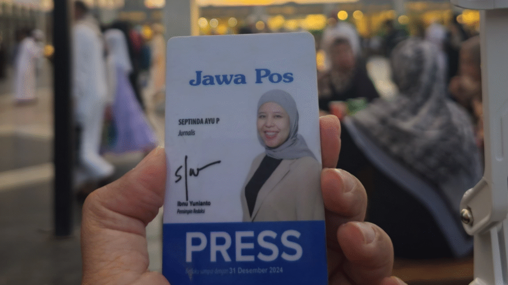 Kartu pers yang selalu tersimpan di dalam dompet, menjadi bagian perjalanan hidupku.