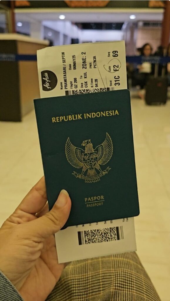Tiket dan paspor ini mengawali perjalananku keliling Malaysia 18 hari